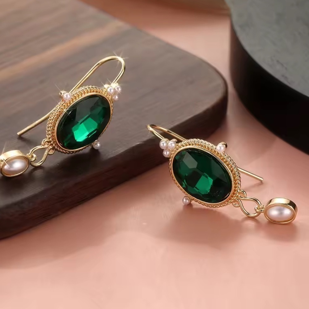 Vintage Emerald Gold Pearl Earrings - Picture 6 of 6